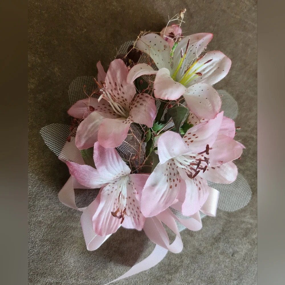 Wedding Lilly Pin